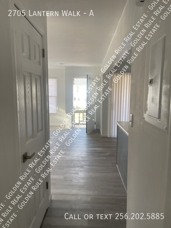 Building Photo - 2705 Lantern Walk SE