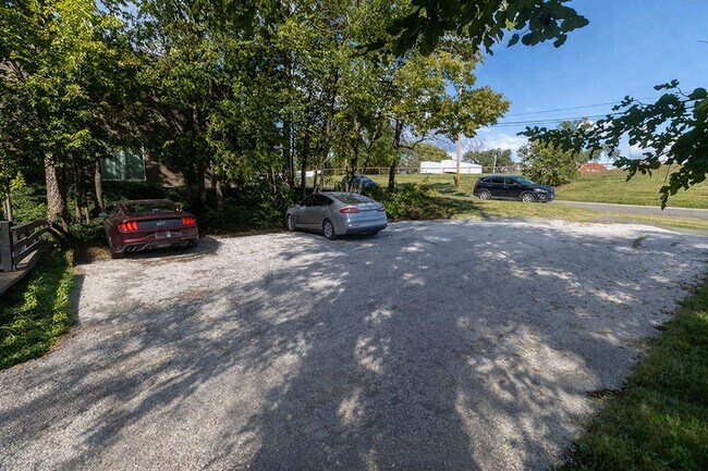 Building Photo - 213 N Ann St