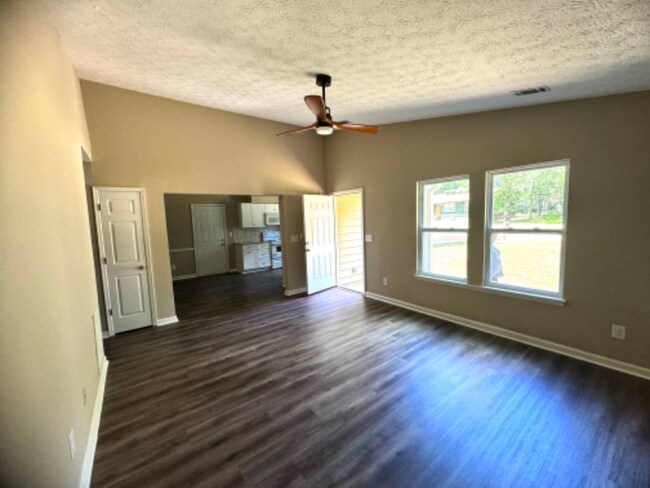 Building Photo - 106 N Meade Dr