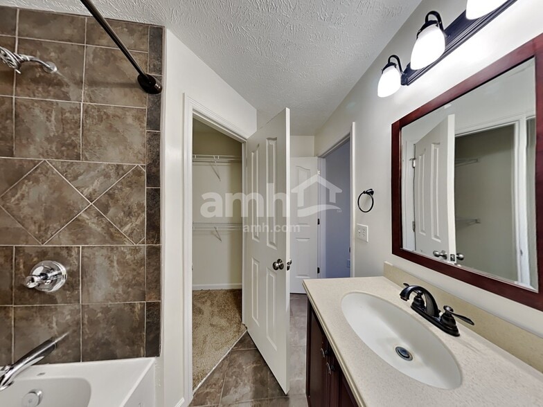 Building Photo - 3620 Belvidere Ct