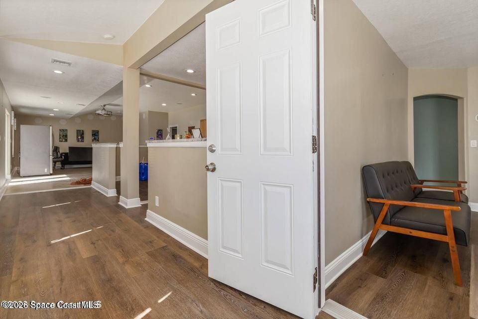 Building Photo - 1280 US-1