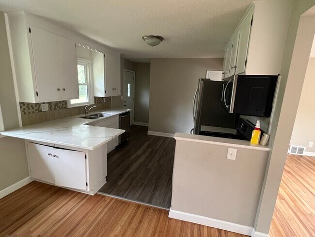 Building Photo - 1760 City Heights Dr