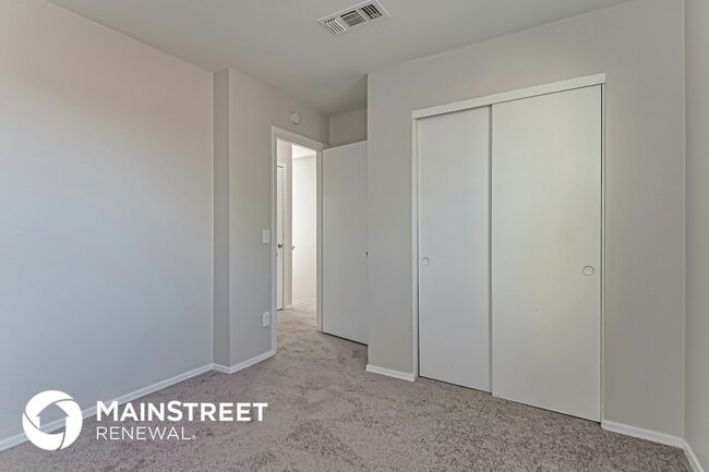 Building Photo - 5632 S Vine Ave