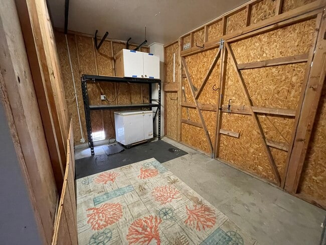 Building Photo - 6153 Kalaniana?ole Hwy