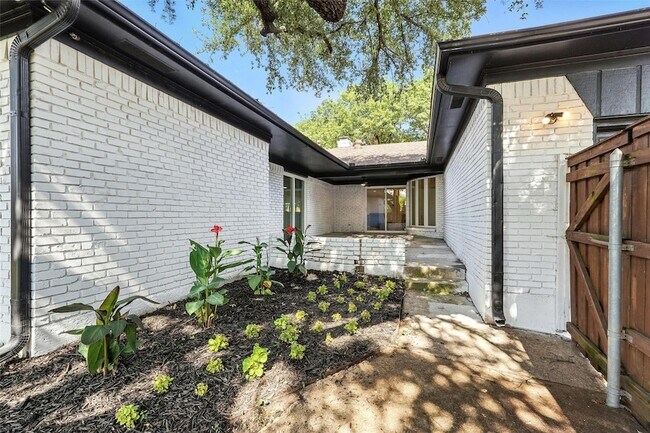 Building Photo - 4303 Blackheath Rd