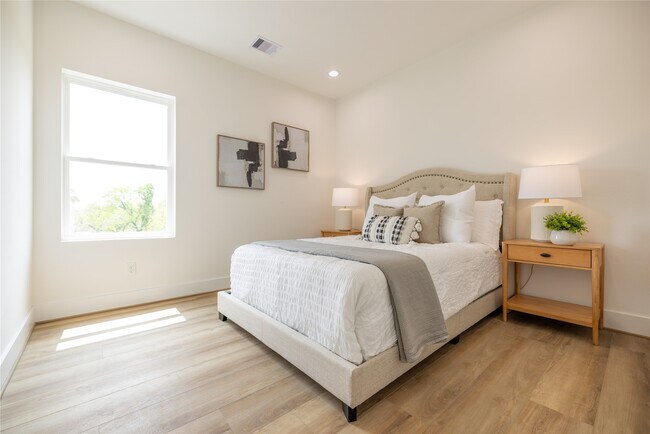 Building Photo - 4010 Yellowstone Blvd