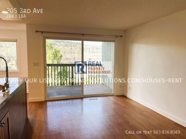 Building Photo - 205 3rd Ave