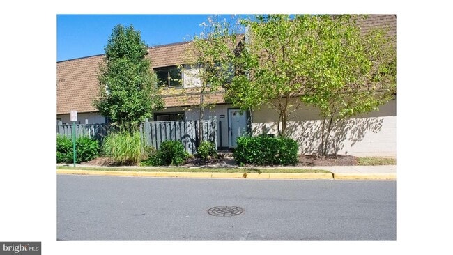 Building Photo - 3836 Miramonte Pl