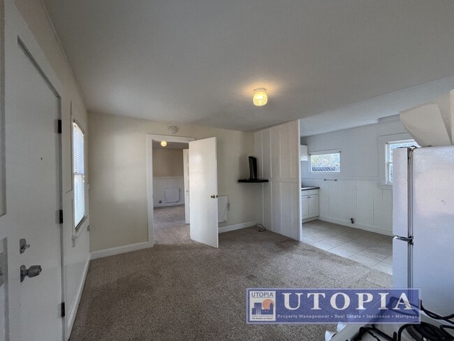 Building Photo - 204 Hollister Ave