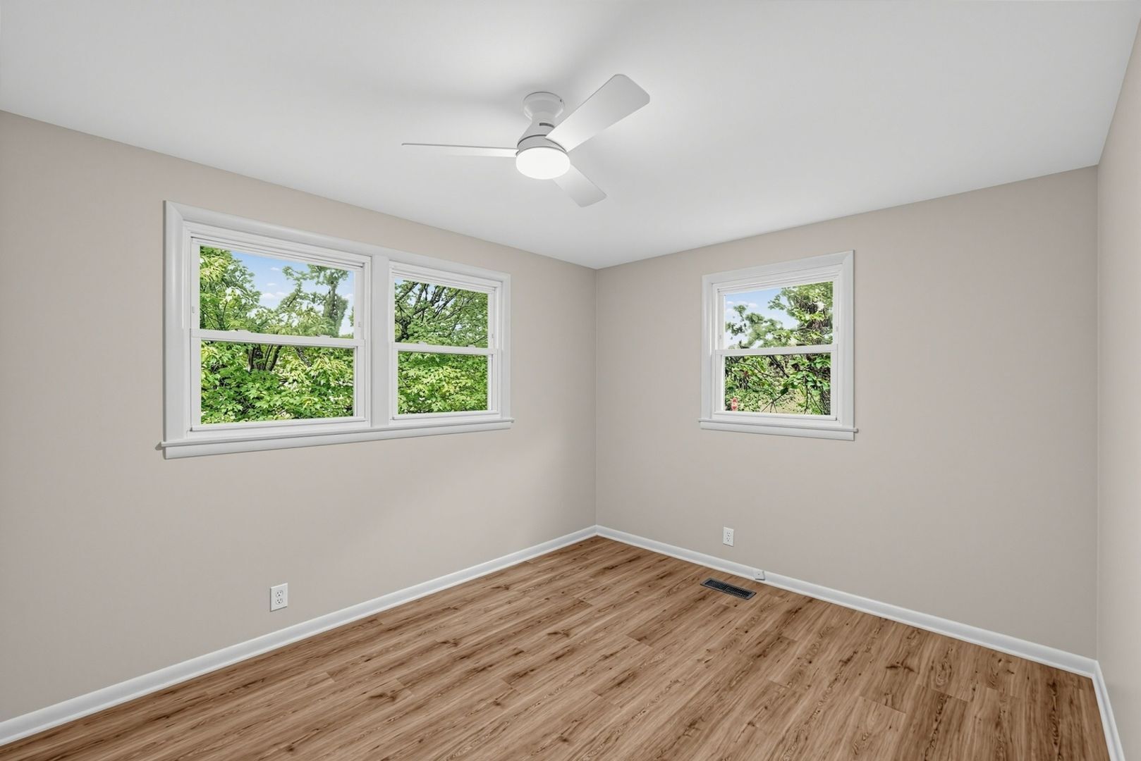 Building Photo - 2695 Barclay Dr