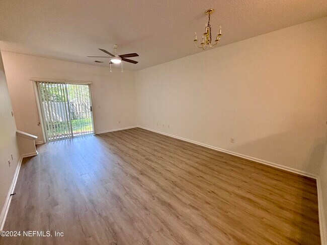 Building Photo - 369 Scrub Jay Dr