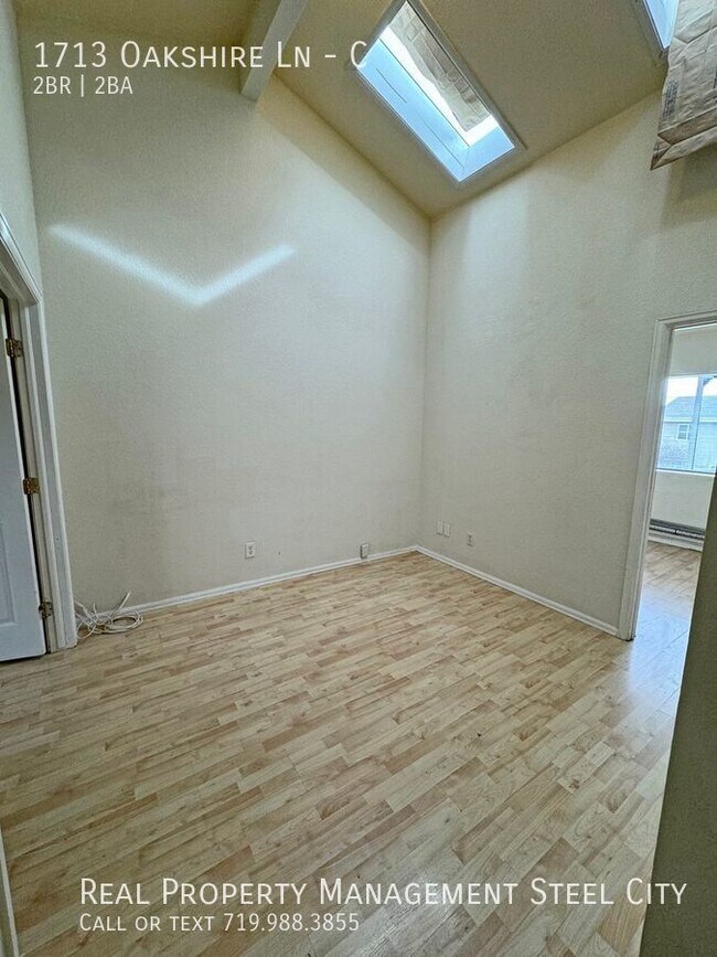 Building Photo - 1713 Oakshire Ln