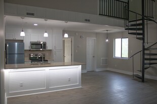 Building Photo - 3035 Huntleigh Dr