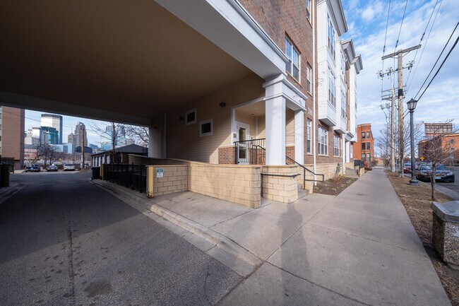 Building Photo - 310 E 18th St