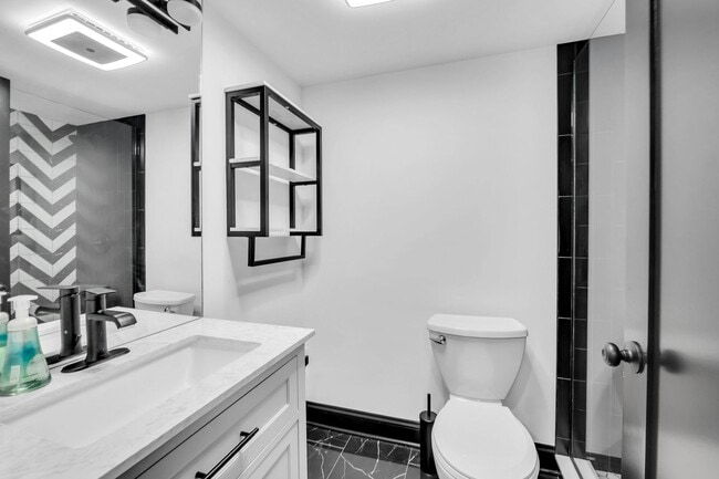 Building Photo - 15160 W Oak Spring Rd