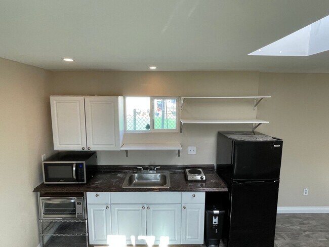 Building Photo - 243 Oxford St