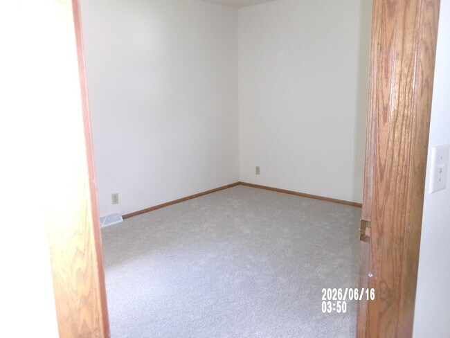 Building Photo - 18620 Midland Pl