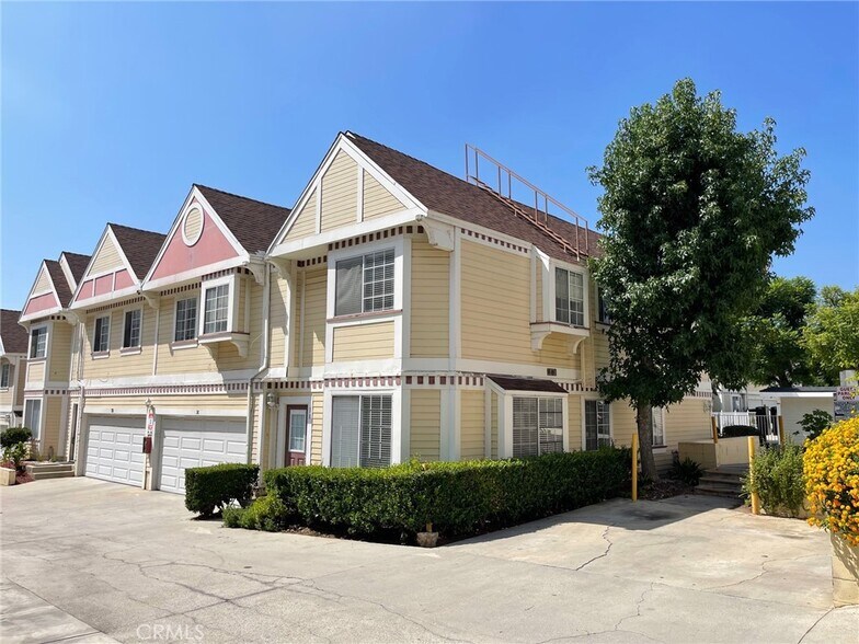 Building Photo - 13750 Hubbard St