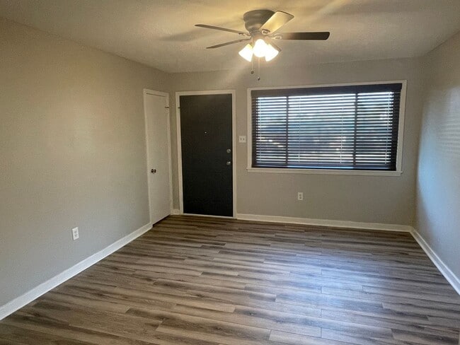Building Photo - 3 Bedroom Home for Rent in Pearl!