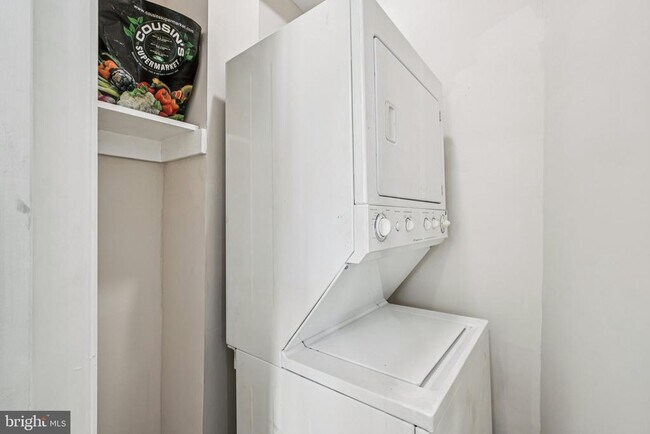 Building Photo - 512 W Norris St