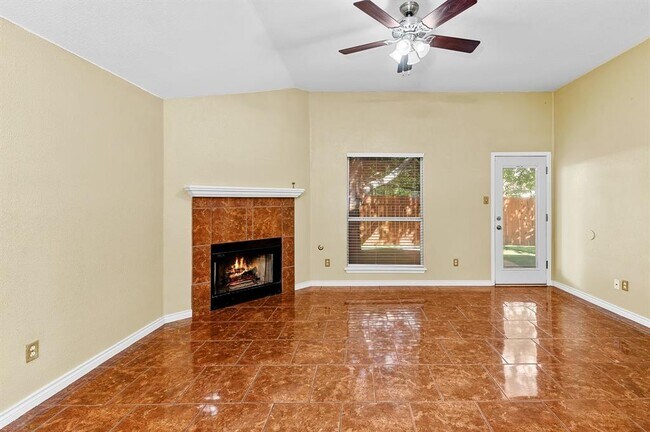 Building Photo - 1229 Laurelleaf Dr