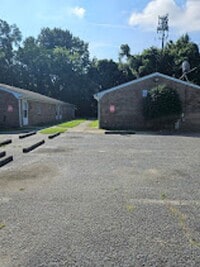 Building Photo - Quiet One Bedroom Apartment off Rodman Ave