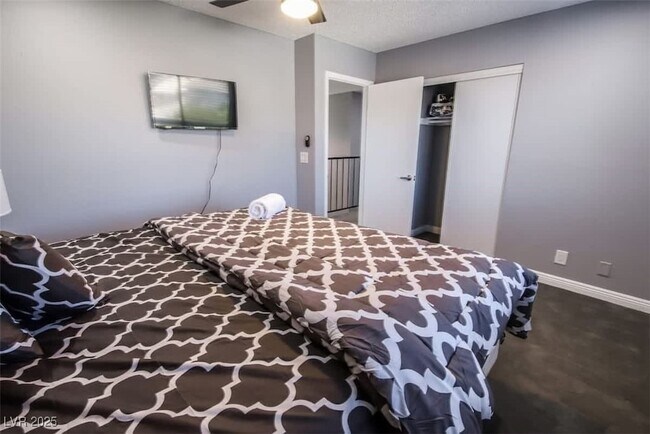 Primary Photo - 2409 N Bruce St