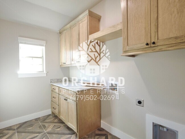Building Photo - Tontitown- Single-Family Home- Beautiful W...