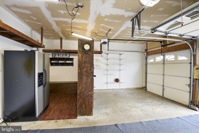 Building Photo - 10 Nelson Rd