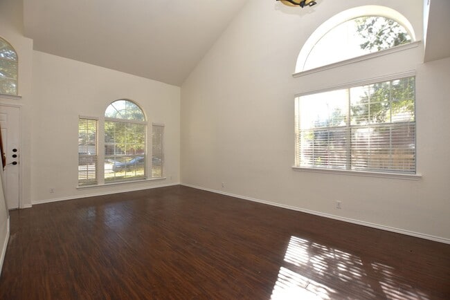 Building Photo - 4BR Cat Hollow Rental | Fenced Yard | Round Rock ISD