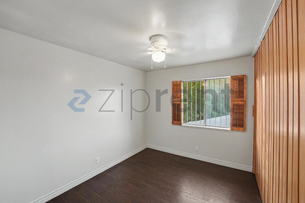 Building Photo - Unit
