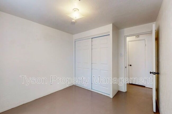 Building Photo - 3321 Cardenas Dr NE