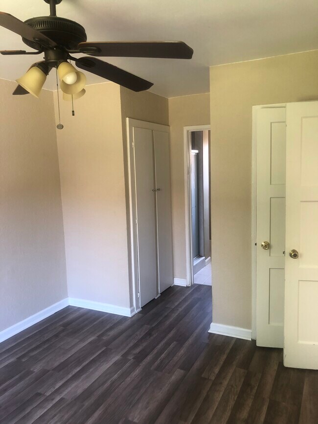 Building Photo - 1739 N Hollywood Way