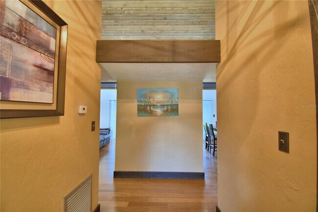 Building Photo - 5027 Sherwood Ln