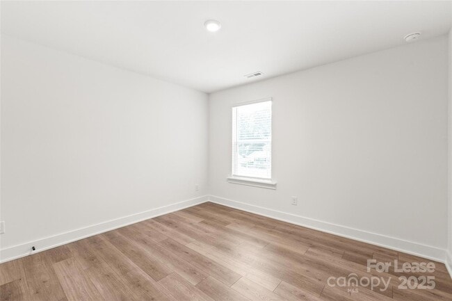 Building Photo - 2019 Wilson Ave