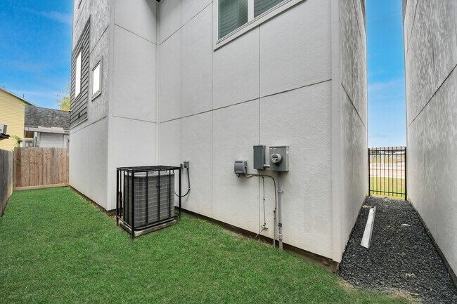 Building Photo - 2920 Nance St