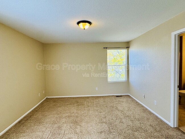 Building Photo - 717 Mockingbird St