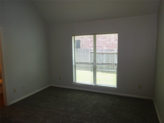 Building Photo - 13502 Redwood Shores Dr