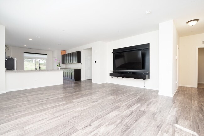 Building Photo - 16164 W Coneflower Dr