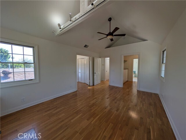 Building Photo - 582 N Sunnyslope Ave