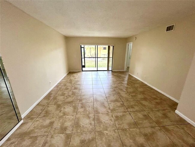 Building Photo - 6475 W Oakland Park Blvd