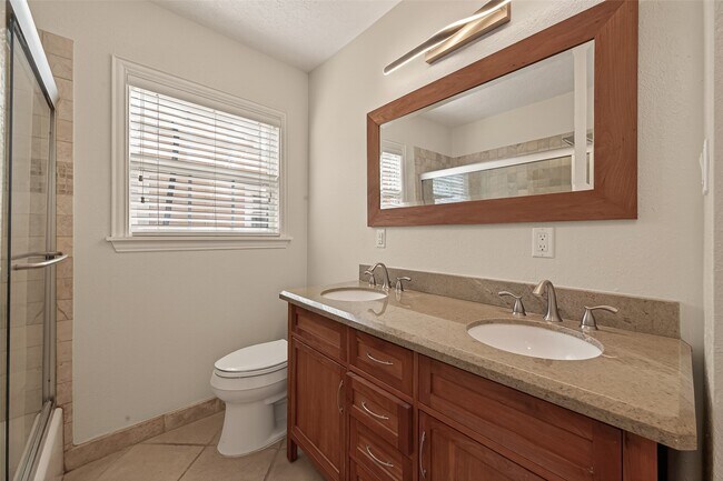 Building Photo - 2405 Southgate Blvd