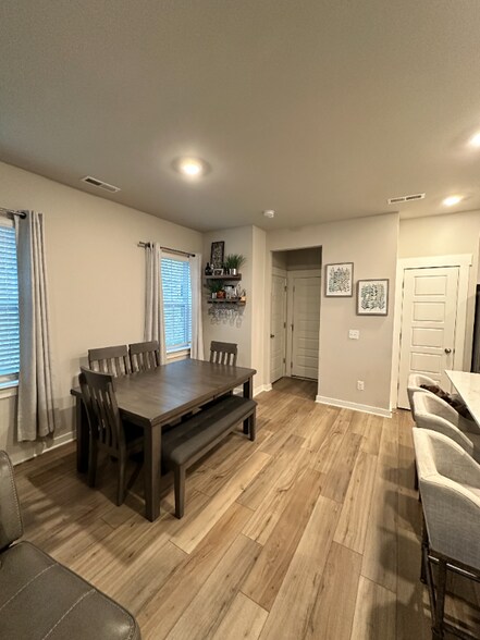 Building Photo - 2204 Hospitality Ln