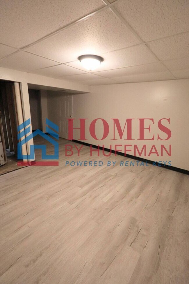 Building Photo - Three Bedroom House  | Attached Garage