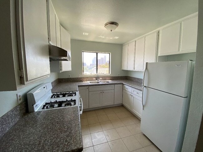 Building Photo - 1218 Sunset Blvd