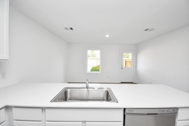 Building Photo - 21269 Carosella Dr