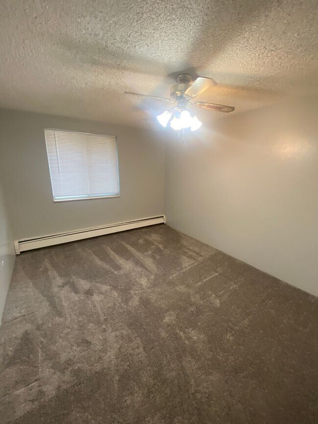 Building Photo - 2-Bedroom 2-Bathroom Condo in Country Club Villas!  ***Move-In Special***