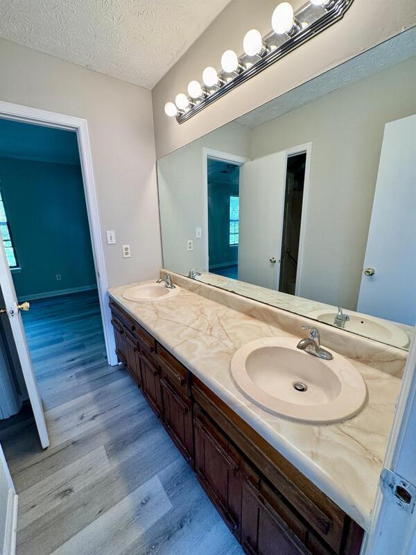 Building Photo - 8267 Canyon Forge Dr