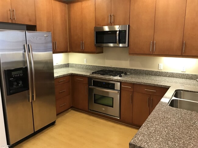 Building Photo - 1 br, 1 bath Condo - Atlas