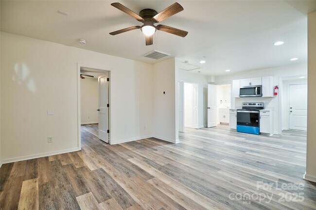 Building Photo - 313 Heyward St